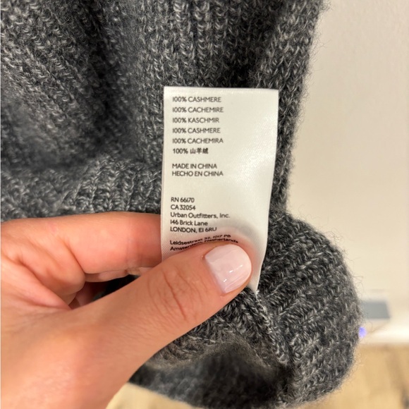 Cashmere sweater vest - Picture 3 of 5